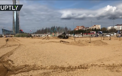 Video: Khách tham quan suýt bị nghiền nát dưới gầm xe tăng T-60