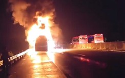Vụ xe cháy trên cao tốc Trung Lương, hành khách an toàn