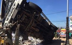Xe tải mất phanh gây tai nạn liên hoàn, 5 người tử vong