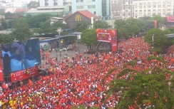 Người dân TP.HCM xem World Cup 2018 tại Phố đi bộ Nguyễn Huệ