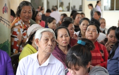Nhiều người dân TP.HCM khóc vì không được gặp Bí thư Nguyễn Thiện Nhân