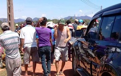 Dân giữ 3 ô tô để phản đối dự án điện mặt trời