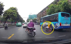 Video: Bé gái hút chết sau cú ngã ngay sát bánh xe buýt