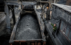 Sụp mỏ than với 131 người bên trong ở Nga