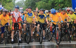 Cựu đại sứ Mỹ tham gia Ngày hội xe đạp thể thao