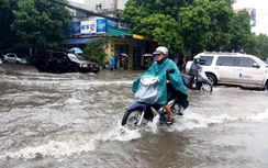 Hàng loạt xe chết máy, tắc đường ở TP Thanh Hóa vì mưa lớn