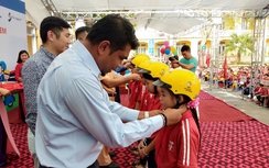 Trao tặng 500 mũ bảo hiểm đạt chuẩn cho học sinh Vĩnh Phúc