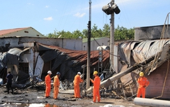 Tan hoang hiện trường xe bồn cháy làm 6 người chết ở Bình Phước