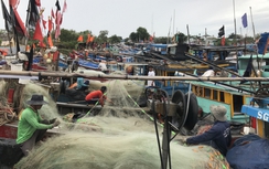 Dân Cần Giờ trú ẩn an toàn, Phú Quý ngập đường ven đảo
