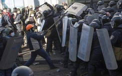 Căng thẳng với Nga, cảnh sát Ucraine được lệnh chuyển trạng thái