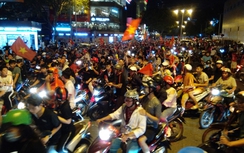 Video: Cổ động viên Sài Gòn ăn mừng chiến thắng của ĐT Việt Nam