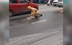 Video: Hành động "lạ" của CSGT Thanh Hóa khiến cư dân mạng "phục lăn"