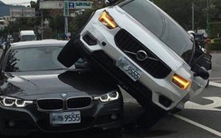 Video: Vợ phóng ô tô chồm lên nóc BMW của chồng vì... ghen