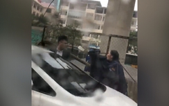 Video: "Ninja Lead" hùng hổ "choảng" tài xế ô tô sau va chạm