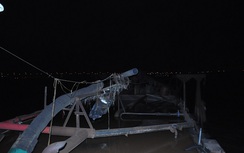CSGT bắt tại trận 2 tàu "cát tặc" trên sông Hồng trong đêm