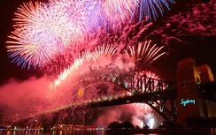Video: 8,5 tấn pháo hoa "bung lụa" đón năm mới tại Sydney, Australia