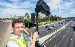 Australia bắt đầu dùng camera phát hiện lái xe sử dụng điện thoại