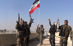 Video: Lính Mỹ yêu cầu quân đội Syria hạ cờ nhưng bị từ chối