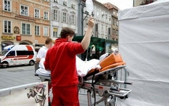 Ôtô lao vào đám đông người đi bộ khiến 37 người thương vong