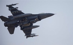 Chiến đấu cơ F-16 của Mỹ bốc cháy khi đang huấn luyện trong đêm