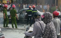 Thanh Hóa: Ô tô bốc cháy ngùn ngụt sau khi bơm xăng
