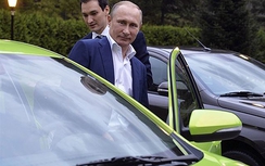 Video: Tổng thống Nga lái xe giá rẻ Lada Vesta