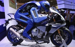 Clip: Người máy Yamaha chạy mô tô 200km/h