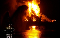 Cháy giàn khoan trên biển, 32 công nhân thiệt mạng