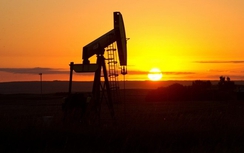 Giá dầu thế giới giảm hơn 2%