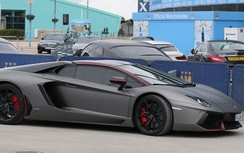 Siêu bò Lamborghini Aventador của Nasri bị "xích" ở Anh