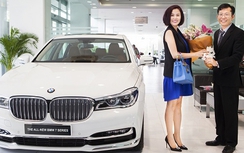 Á hậu Phương Lê sắm BMW 730Li đầu tiên tại Việt Nam