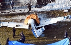 Nhật Bản: Máy bay rơi, ít nhất 4 người thiệt mạng