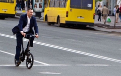 Chán ô tô, thị trưởng thành phố Kiev đi làm bằng xe đạp