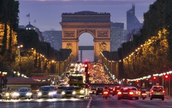 Pháp cấm ô tô chạy trên Đại lộ Champs-Elysees chủ nhật hàng tháng