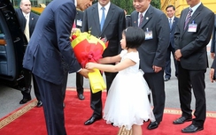 Bé gái tặng hoa cho Tổng thống Obama là ai?