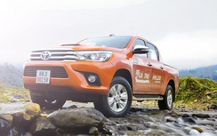 Toyota Việt Nam "tặng quà khủng" mời khách mua Hilux
