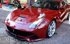 Siêu ngựa Ferrari F12 vật vã vào showroom vì gầm quá thấp