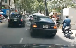 Xe siêu sang Rolls-Royce ngang nhiên chạy ngược chiều trong phố gây bức xúc