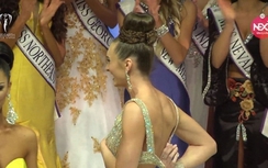 Video: Hoa hậu Trái đất Mỹ 2016 bị tuột khóa váy khi nhận giải