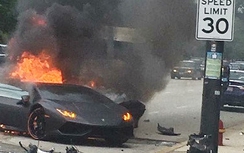 "Siêu bò"Lamborghini Huracan LP 610-4 bốc cháy sau va chạm