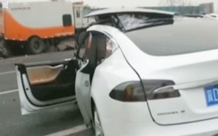 Xe tự lái Tesla gặp nạn ở Trung Quốc, tài xế tử vong