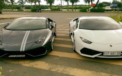 Cặp đôi Lamborghini Huracan LP610-4 nằm phơi mình trên phố Sài Gòn