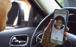 Tài xế Uber phải chụp ảnh selfie mới được đón khách