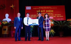 Công ty ôtô Trường Hải trao tặng xe Thaco TB82S cho ĐH GTVT