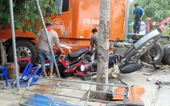 Xe container lao vào quán cà phê ở Ninh Thuận