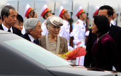 Nhà vua và hoàng hậu Nhật Bản vừa tới Nội Bài