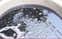 Video: Nước giếng khoan có màu tím đen kỳ lạ ở Phú Thọ