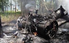 "Chim ưng" F16 nổ tung sau cú va chạm máy bay dân sự