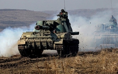 Nga rầm rộ tập trận, Ukraine điều xe bọc thép phòng bạo động
