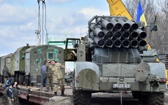 Mỹ "tố" quân Nga áp sát Ukraine, xe tăng NATO dàn trận